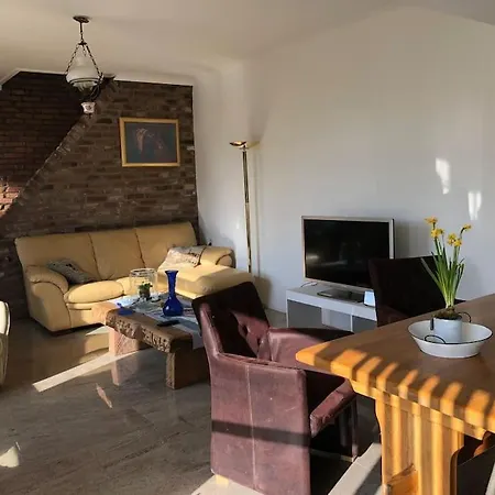 Charming Authentic Renovated Farm 別荘