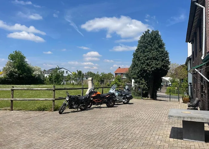 Charming Authentic Renovated Farm Holiday home Cadier en Keer