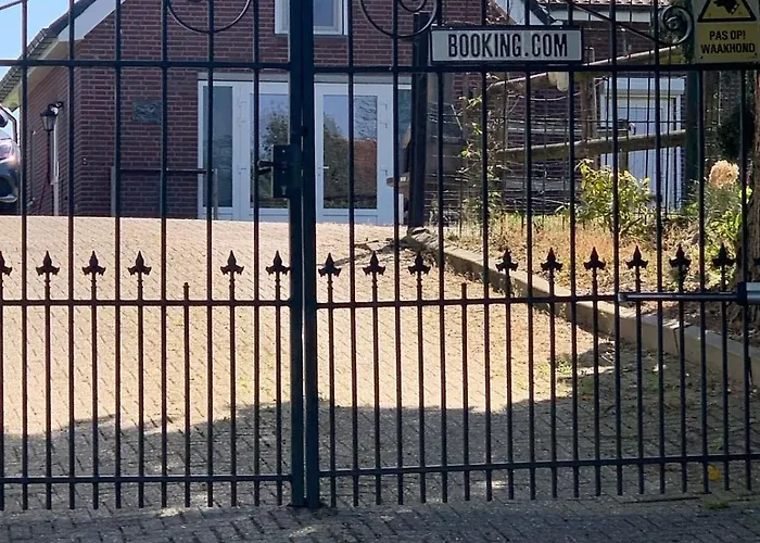 Casa de Férias Charming Authentic Renovated Farm Cadier en Keer