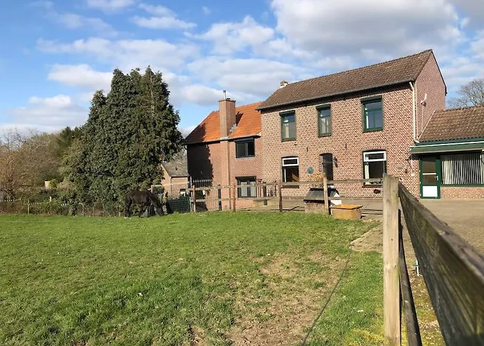 Charming Authentic Renovated Farm 度假居 *