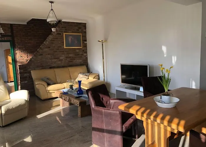 Charming Authentic Renovated Farm 度假居